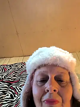 Snapshot of davisdesires@xh chatting on 11/14/25, 03:15 davisdesiresxh online show from 11/14/25, 03:15