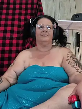 Snapshot of davisdesires@xh chatting on 09/17/25, 02:30 davisdesiresxh online show from 09/17/25, 02:30