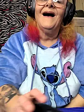 Snapshot of davisdesires@xh chatting on 11/17/25, 06:12 davisdesiresxh online show from 11/17/25, 06:12