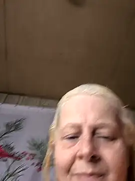 Snapshot of davisdesires@xh chatting on 12/05/25, 02:48 davisdesiresxh online show from 12/05/25, 02:48