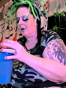 Snapshot of davisdesires@xh chatting on 03/17/25, 02:23 davisdesiresxh online show from 03/17/25, 02:23