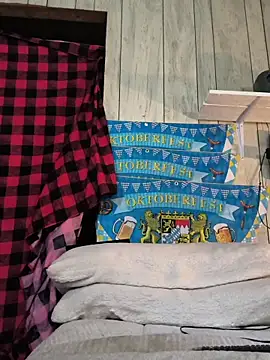 Snapshot of davisdesires@xh chatting on 09/26/25, 02:35 davisdesiresxh online show from 09/26/25, 02:35