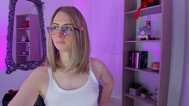 Snapshot of KimberlyJohnsoon chatting on 11/28/25, 03:56 KimberlyJohnsoon online show from 11/28/25, 03:56