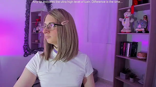 Snapshot of KimberlyJohnsoon chatting on 11/30/25, 04:30 KimberlyJohnsoon online show from 11/30/25, 04:30