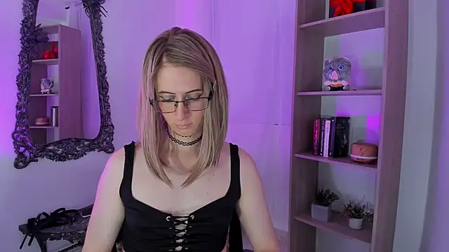 Snapshot of KimberlyJohnsoon chatting on 11/24/25, 03:56 KimberlyJohnsoon online show from 11/24/25, 03:56