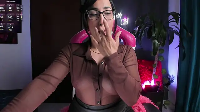 Katiehill 1 online show from 11/29/25, 12:33