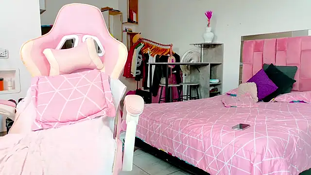 the queen aleja online show from 03/24/26, 01:44