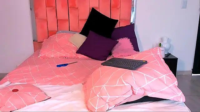 the queen aleja online show from 10/26/25, 12:05