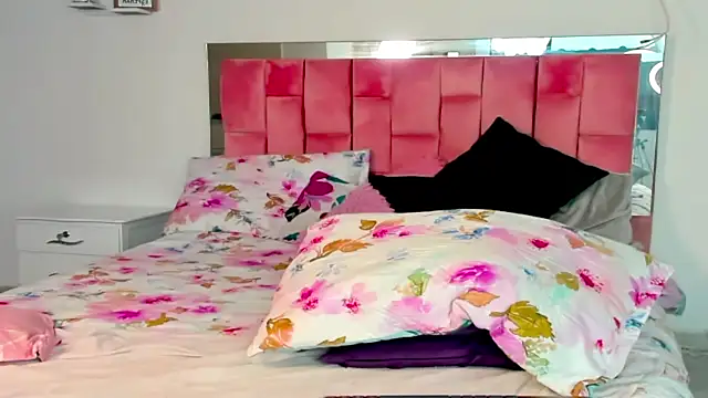 the queen aleja online show from 11/10/25, 01:49