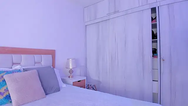 mia hank online show from 11/04/25, 11:47