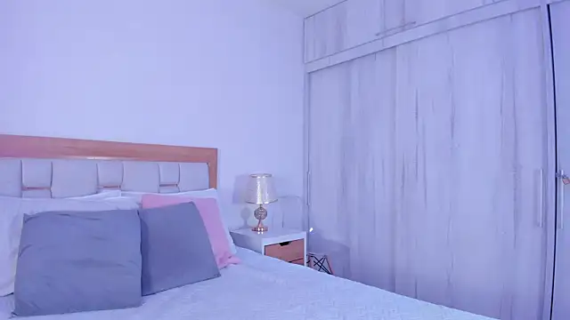 mia hank online show from 11/12/25, 11:14