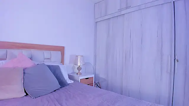 mia hank online show from 11/08/25, 10:30