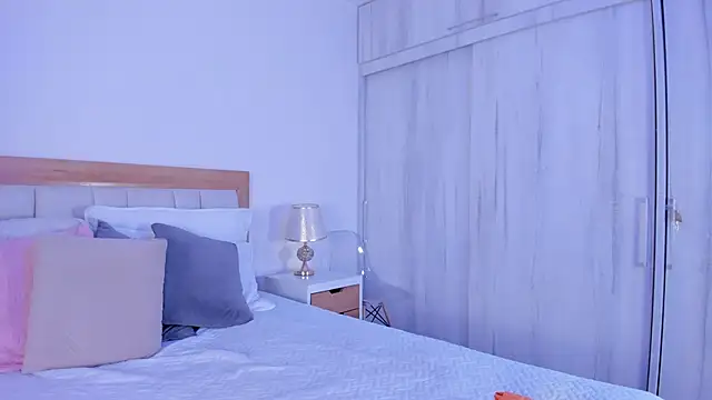 mia hank online show from 11/11/25, 11:05