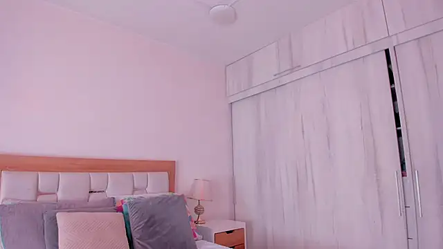 mia hank online show from 10/25/25, 11:42