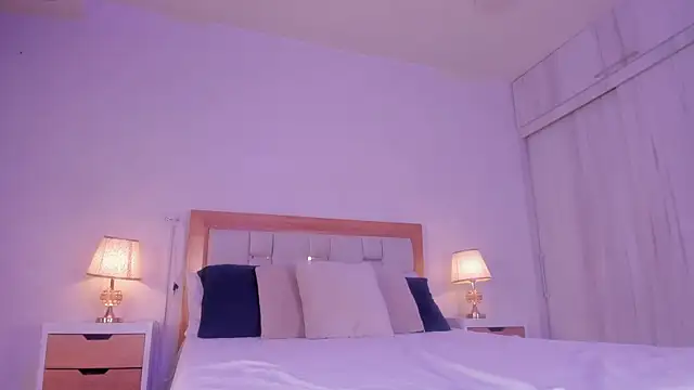 mia hank online show from 12/21/25, 11:45