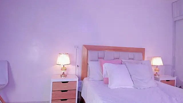 mia hank online show from 03/10/26, 01:15