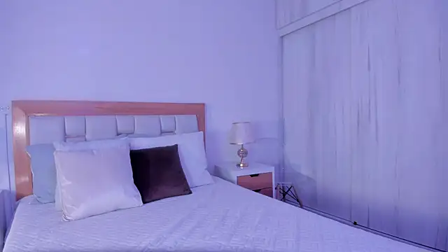 mia hank online show from 04/07/26, 11:45