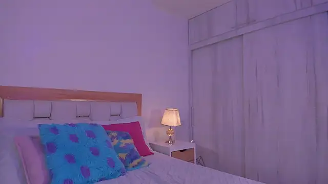 mia hank online show from 12/02/25, 11:45