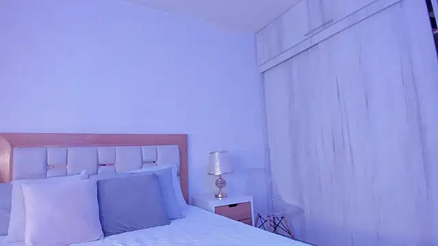 mia hank online show from 04/12/26, 11:46