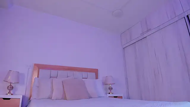 mia hank online show from 12/22/25, 11:43