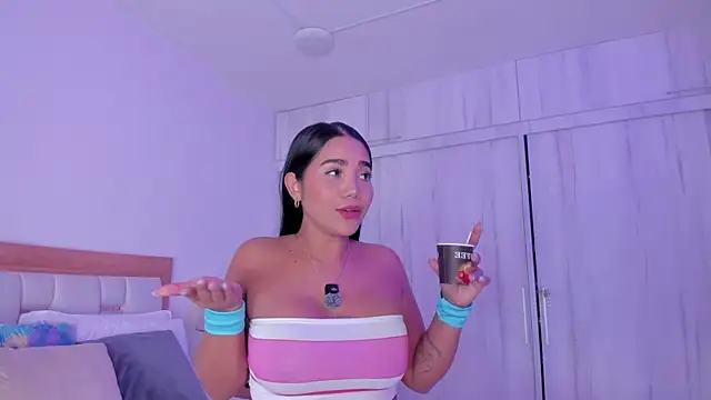 mia hank online show from 10/31/25, 10:12