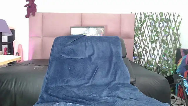 chirlleyy online show from 04/12/26, 11:57