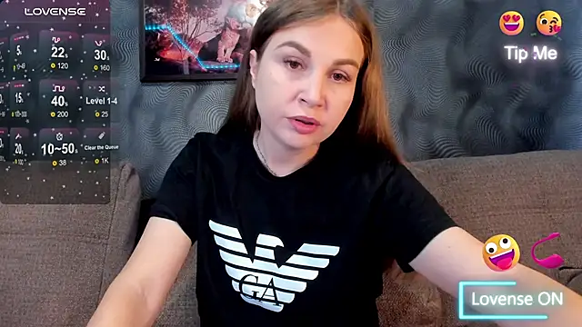 Snapshot of CassieMils chatting on 10/16/25, 05:27 CassieMils online show from 10/16/25, 05:27