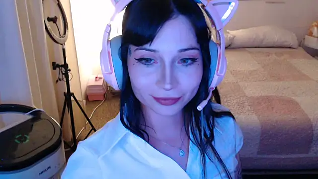 latinpetit online show from 12/19/25, 02:59