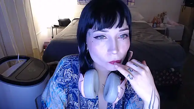 latinpetit online show from 11/21/25, 03:16