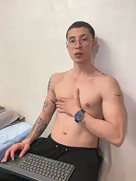 Snapshot of sebas_1122 chatting on 05/24/26, 10:31 sebas 1122 online show from 05/24/26, 10:31