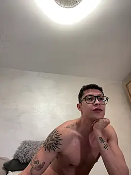 Snapshot of sebas_1122 chatting on 04/06/26, 12:17 sebas 1122 online show from 04/06/26, 12:17