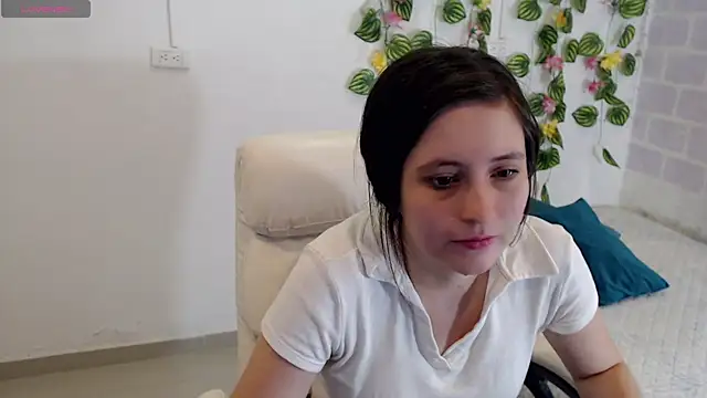 Snapshot of tania_sweet__ chatting on 10/10/25, 03:57 tania sweet online show from 10/10/25, 03:57