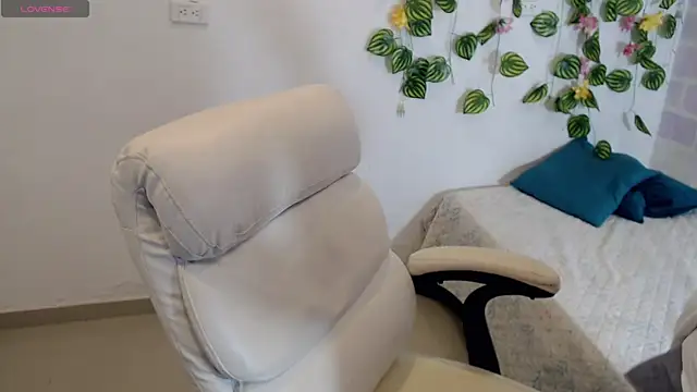 Snapshot of tania_sweet__ chatting on 09/22/25, 04:02 tania sweet online show from 09/22/25, 04:02