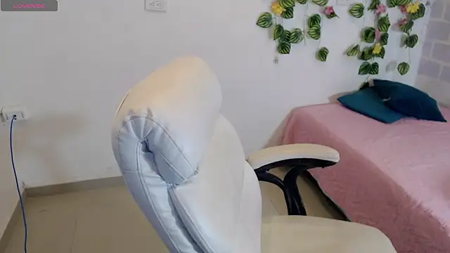 Snapshot of tania_sweet__ chatting on 10/31/25, 05:09 tania sweet online show from 10/31/25, 05:09