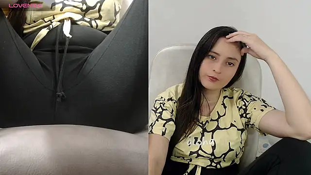 Snapshot of tania_sweet__ chatting on 07/21/26, 06:53 tania sweet online show from 07/21/26, 06:53