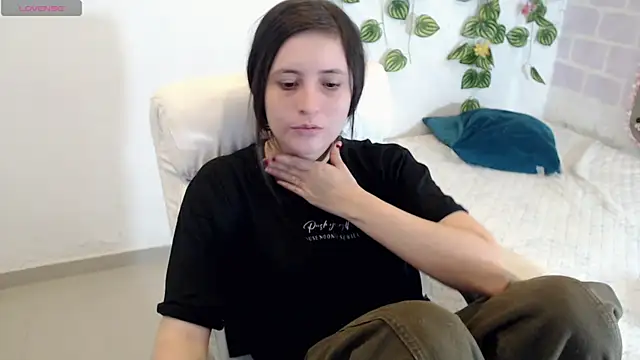 Snapshot of tania_sweet__ chatting on 10/19/25, 12:08 tania sweet online show from 10/19/25, 12:08