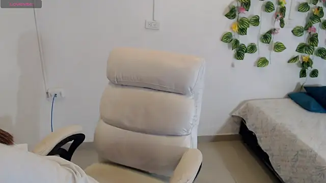 Snapshot of tania_sweet__ chatting on 10/09/25, 03:23 tania sweet online show from 10/09/25, 03:23