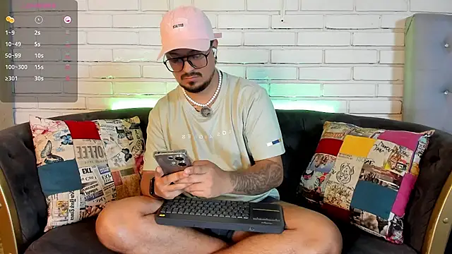 Snapshot of DaviidEvans_ chatting on 11/29/25, 07:52 DaviidEvans online show from 11/29/25, 07:52