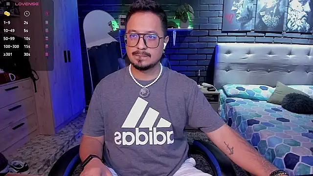 DaviidEvans  online show from 04/24/26, 02:46