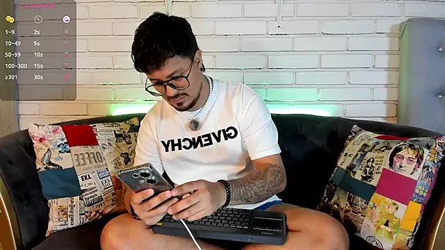 Snapshot of DaviidEvans_ chatting on 11/28/25, 02:28 DaviidEvans online show from 11/28/25, 02:28