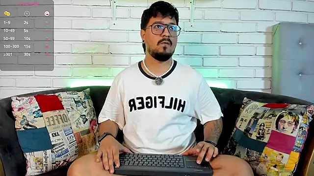 Snapshot of DaviidEvans_ chatting on 11/27/25, 11:32 DaviidEvans online show from 11/27/25, 11:32