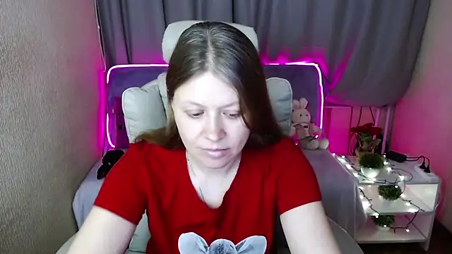 Snapshot of alekasamui chatting on 03/01/25, 01:32 alekasamui online show from 03/01/25, 01:32