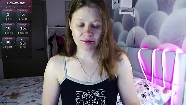 Snapshot of alekasamui chatting on 10/19/25, 10:12 alekasamui online show from 10/19/25, 10:12