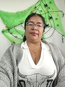 Snapshot of __valentina18 chatting on 10/11/25, 01:12   valentina18 online show from 10/11/25, 01:12