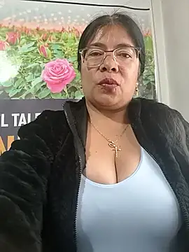 Snapshot of __valentina18 chatting on 02/13/26, 01:22 valentina18 online show from 02/13/26, 01:22