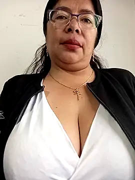 Snapshot of __valentina18 chatting on 03/22/25, 01:30   valentina18 online show from 03/22/25, 01:30
