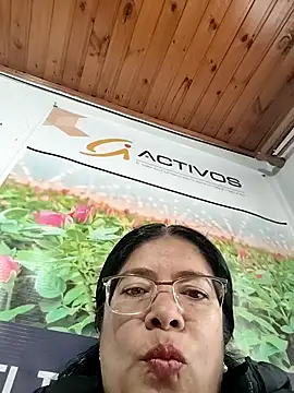  valentina18 online show from 05/27/26, 12:34