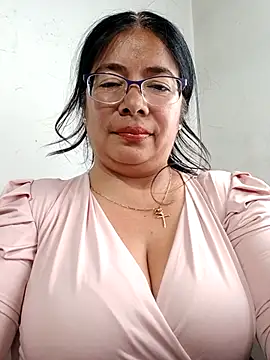 Snapshot of __valentina18 chatting on 02/17/25, 08:27   valentina18 online show from 02/17/25, 08:27