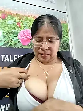   valentina18 online show from 05/14/26, 12:02