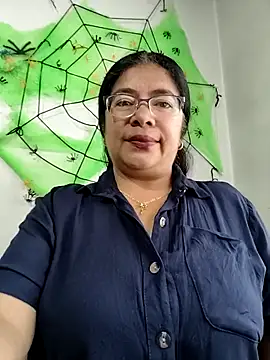 Snapshot of __valentina18 chatting on 10/17/25, 01:13   valentina18 online show from 10/17/25, 01:13